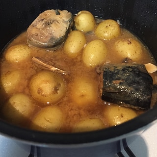 新じゃがと鯖缶の味噌煮